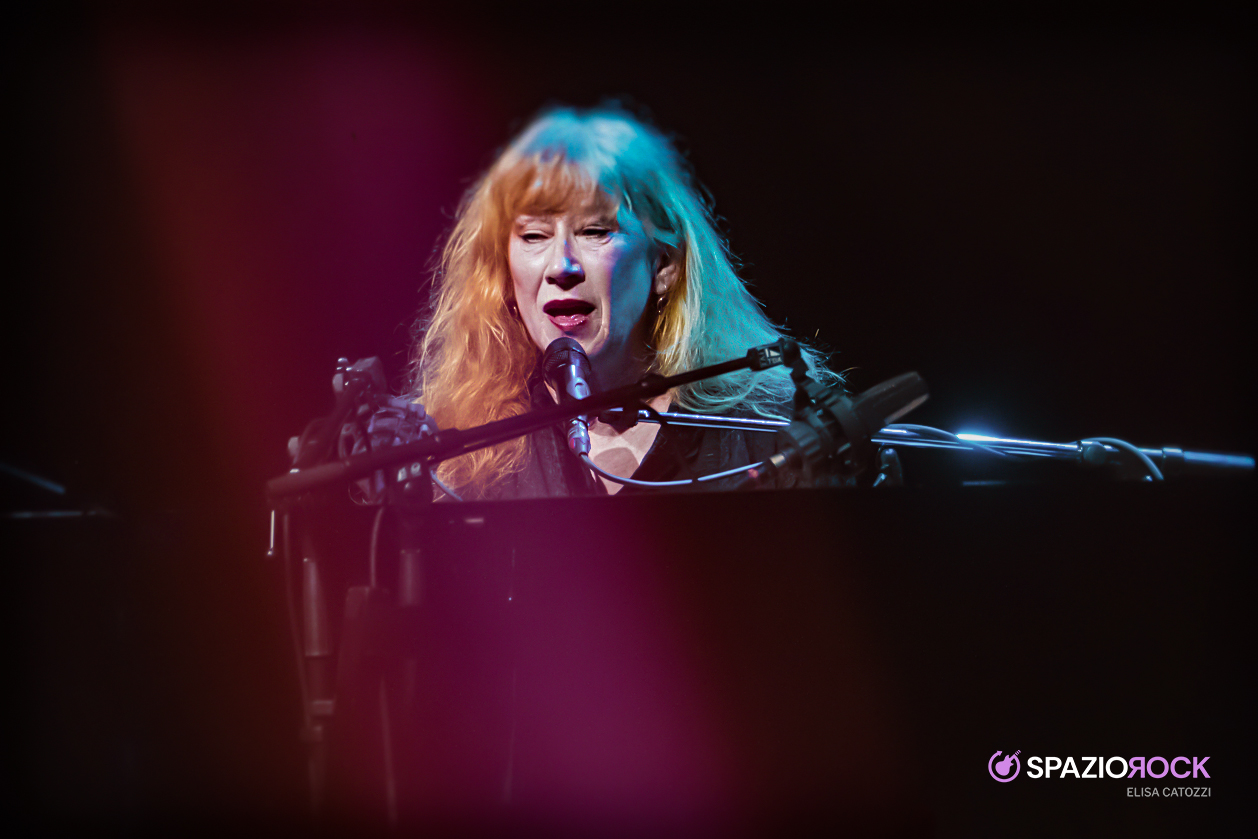 does loreena mckennitt still tour